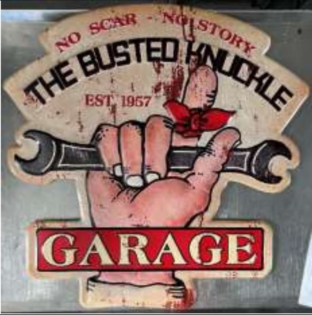 THE BUSTED KNUKLE CM. 60X60